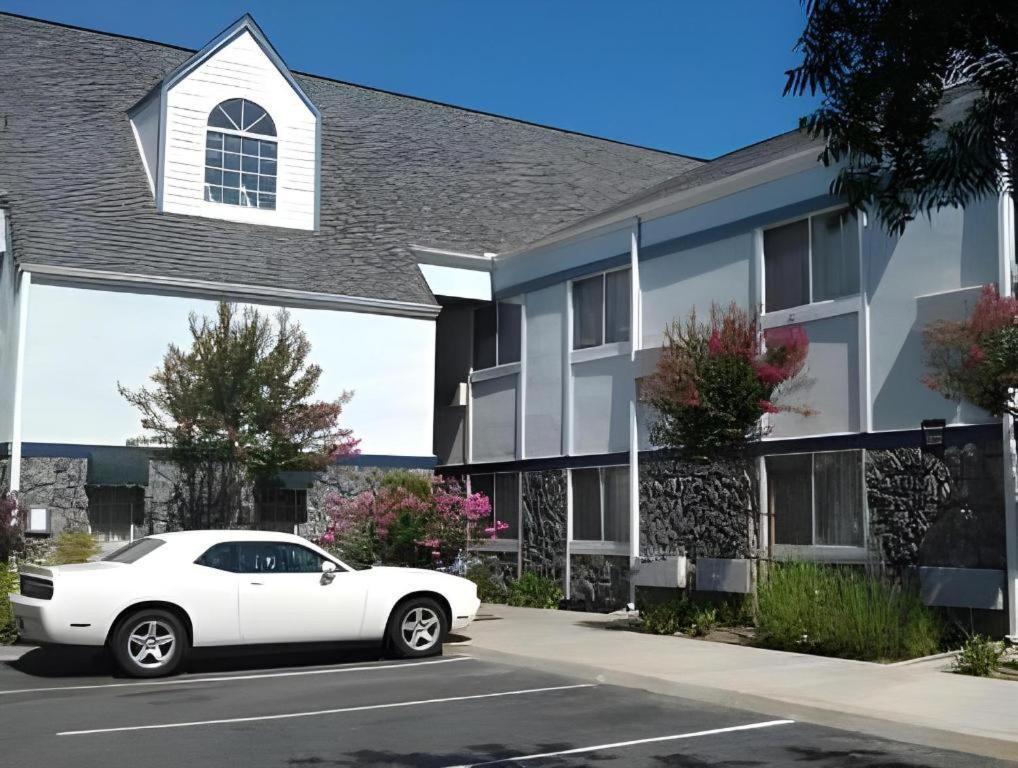 Quality Inn Fresno Yosemite Airport Zewnętrze zdjęcie