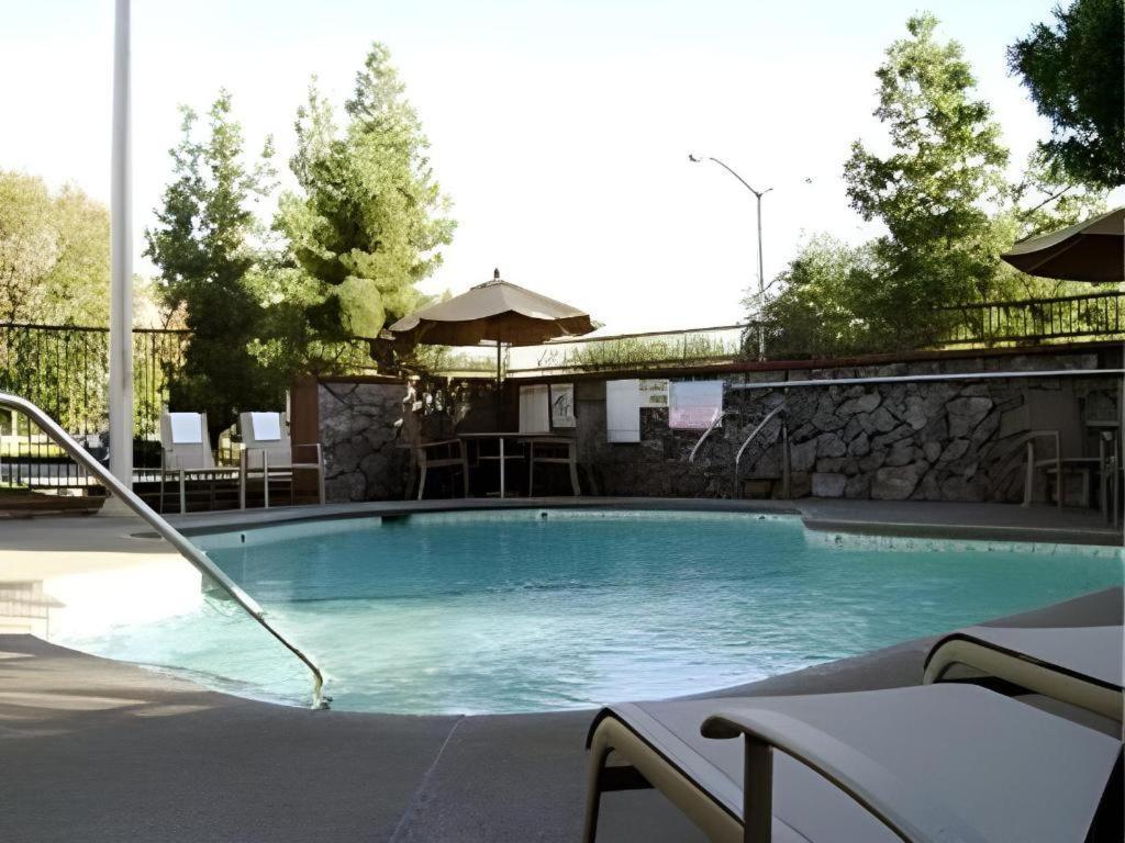 Quality Inn Fresno Yosemite Airport Zewnętrze zdjęcie