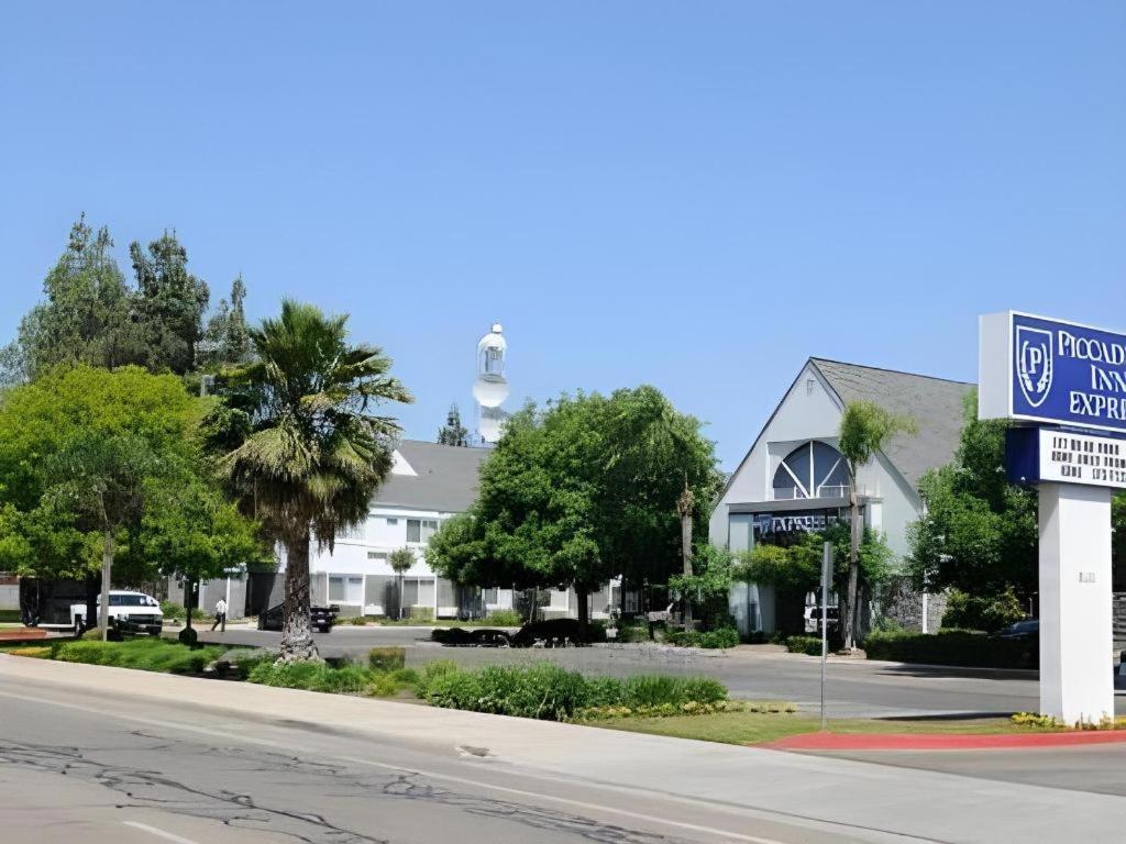 Quality Inn Fresno Yosemite Airport Zewnętrze zdjęcie